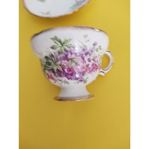 Rosina Tea cup and Saucer, Floral Bouquet with bird, Gold Accents England - Picture 11 of 15